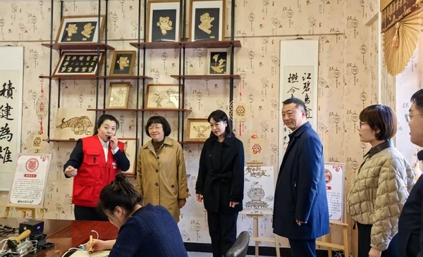 金银华深入鹤岗市实地踏查民族团结进步创建工作