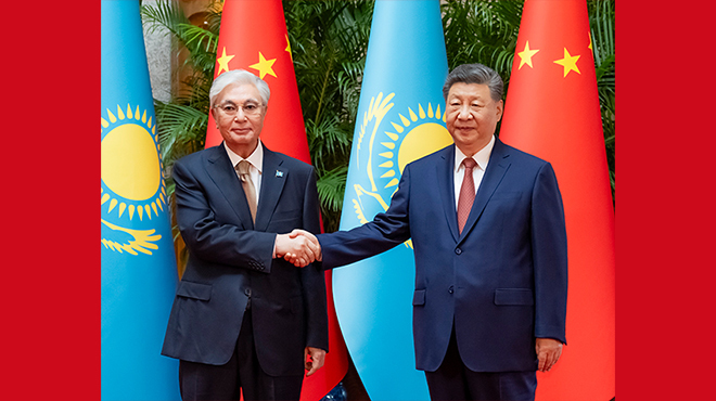 习近平会见哈萨克斯坦总统托卡耶夫